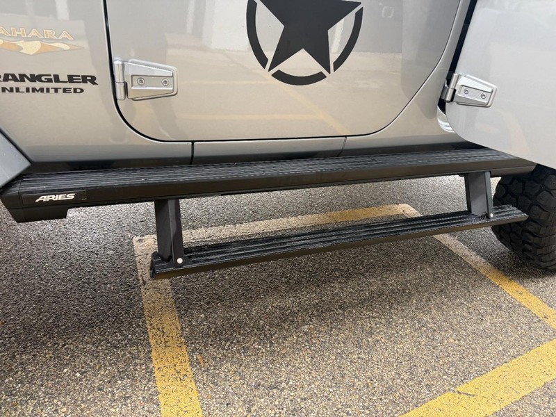 Jeep Wrangler Unlimited Vehicle Image 17