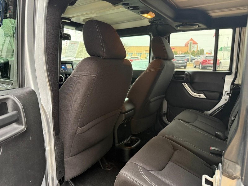 Jeep Wrangler Unlimited Vehicle Image 18