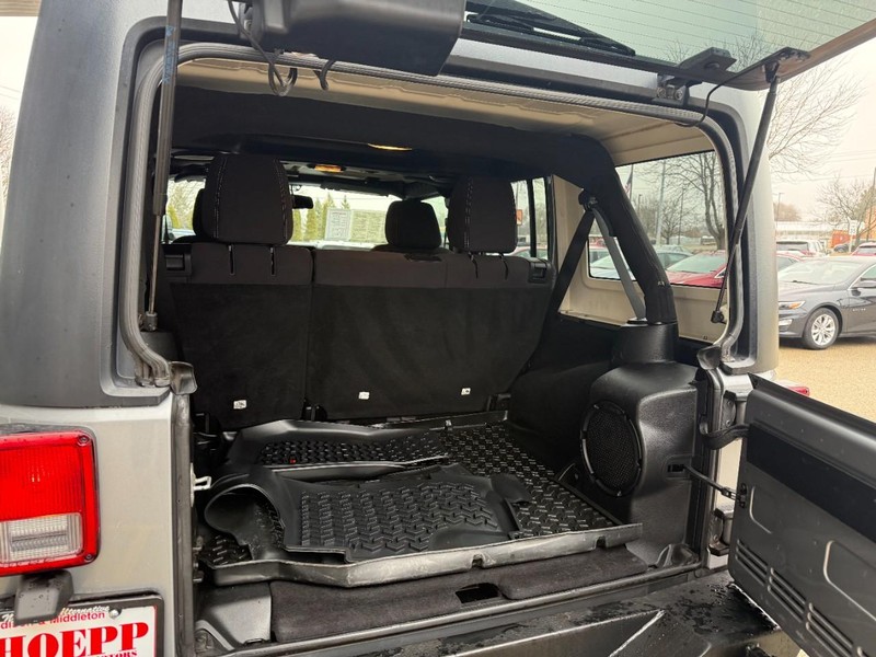 Jeep Wrangler Unlimited Vehicle Image 19