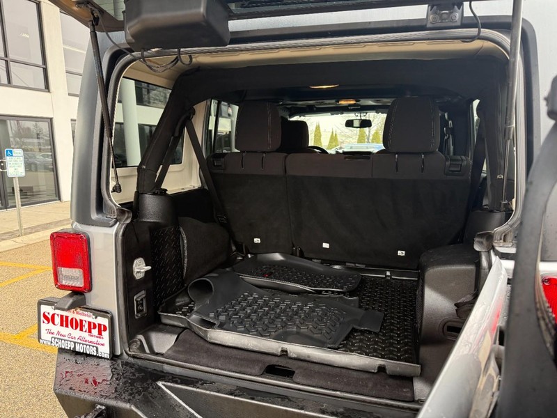 Jeep Wrangler Unlimited Vehicle Image 20