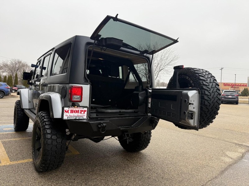 Jeep Wrangler Unlimited Vehicle Image 21