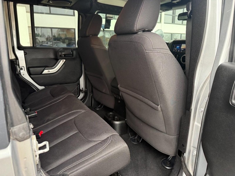 Jeep Wrangler Unlimited Vehicle Image 23