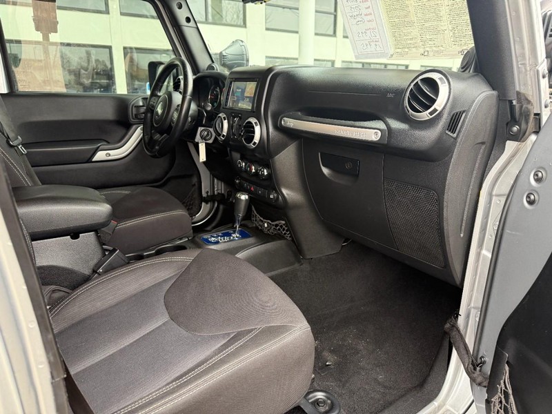 Jeep Wrangler Unlimited Vehicle Image 25