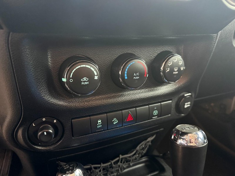 Jeep Wrangler Unlimited Vehicle Image 35