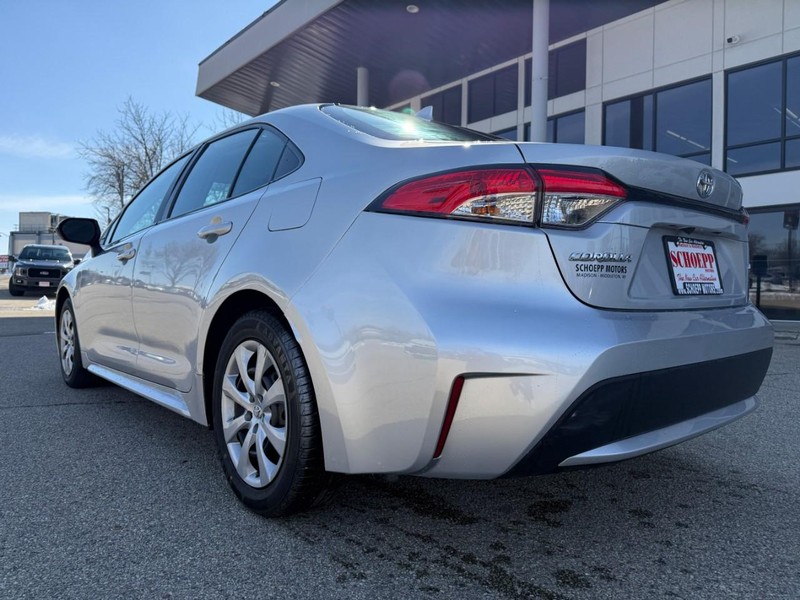 Toyota Corolla Vehicle Image 14