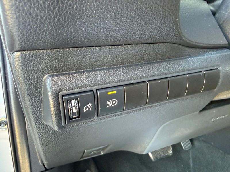 Toyota Corolla Vehicle Image 24