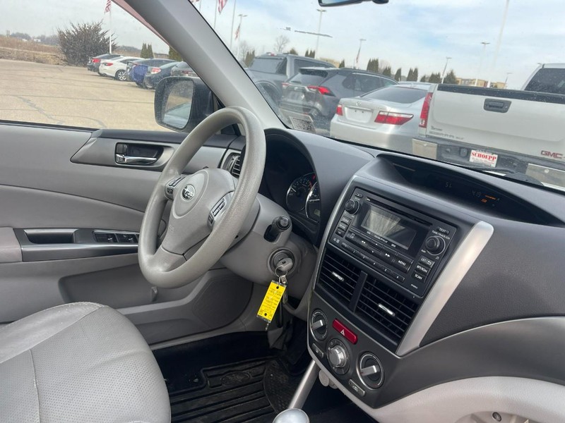 Subaru Forester Vehicle Image 02