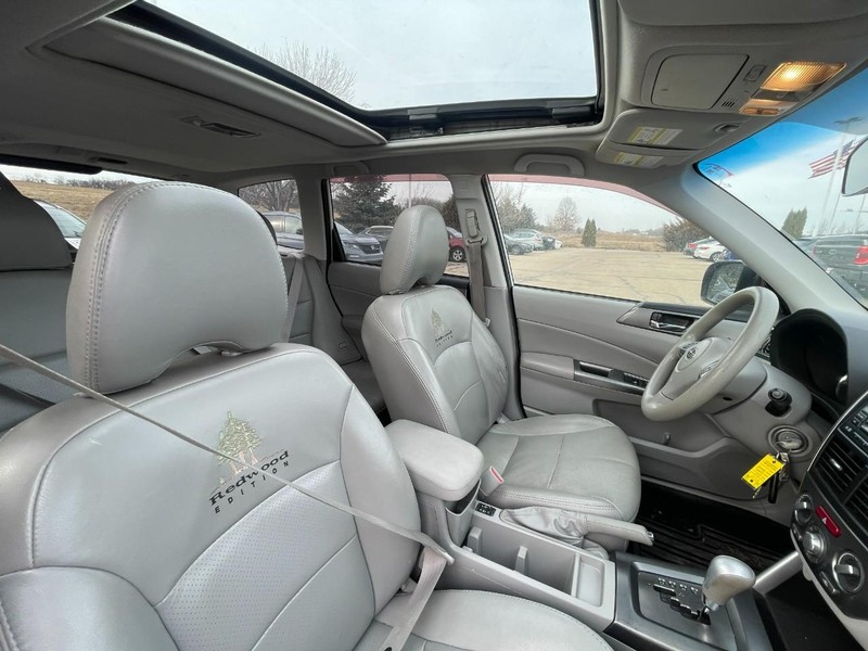 Subaru Forester Vehicle Image 04