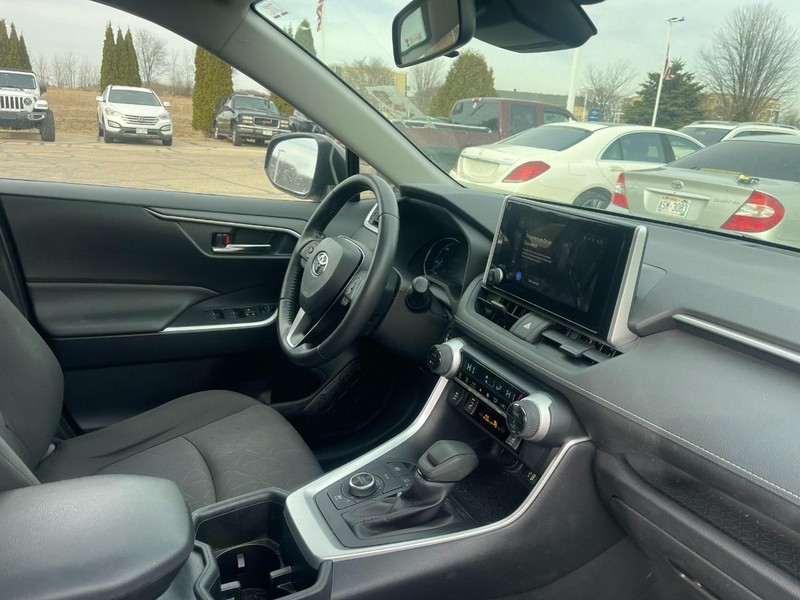 Toyota RAV4 Vehicle Image 02