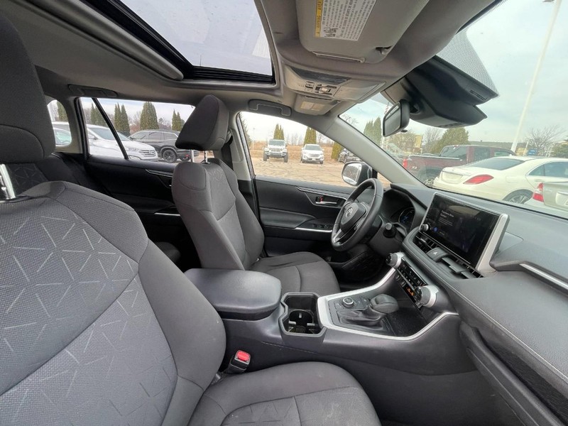 Toyota RAV4 Vehicle Image 04