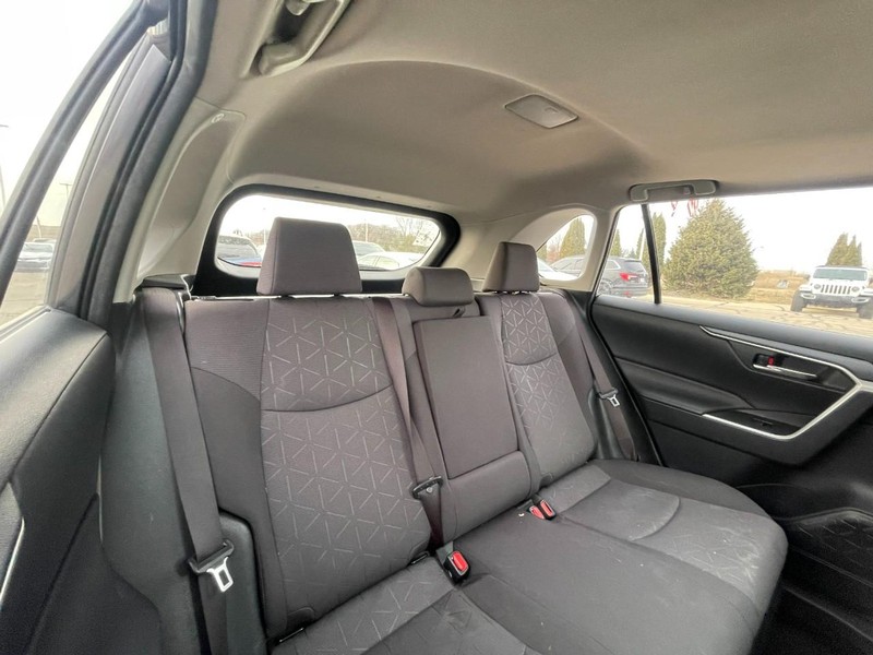 Toyota RAV4 Vehicle Image 05