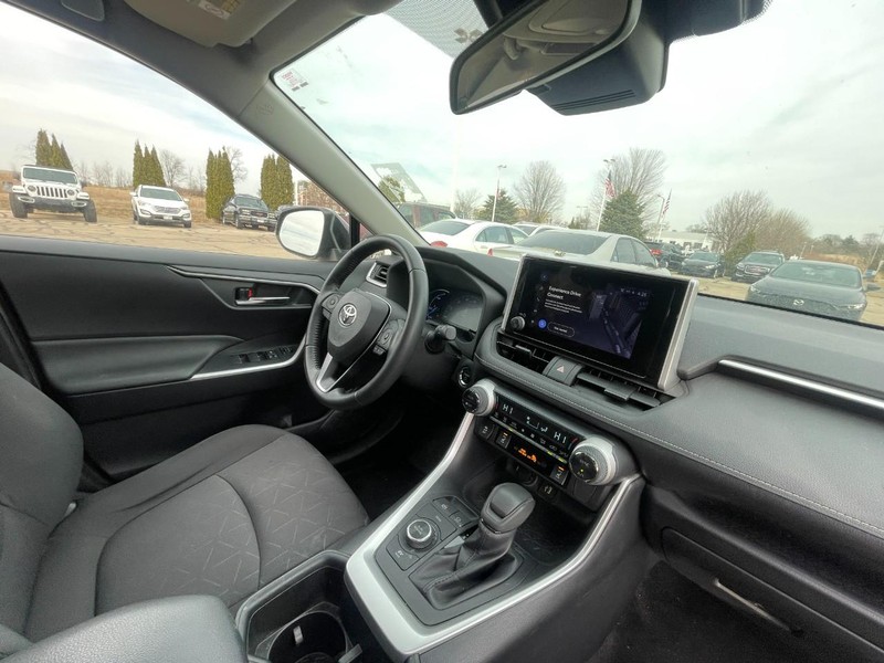 Toyota RAV4 Vehicle Image 06