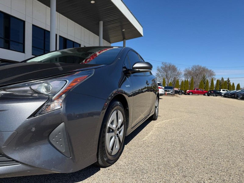 Toyota Prius Vehicle Image 03