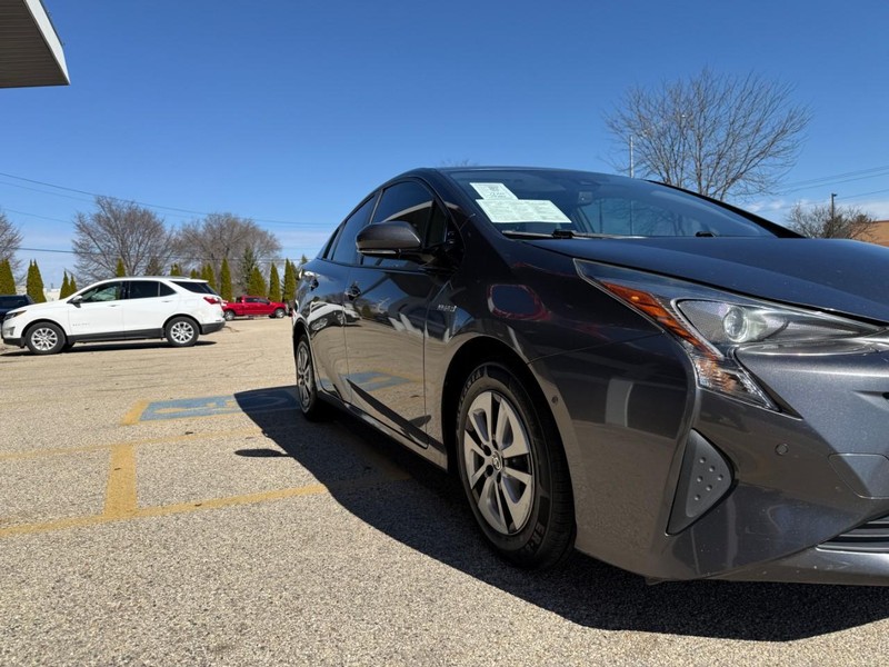 Toyota Prius Vehicle Image 07