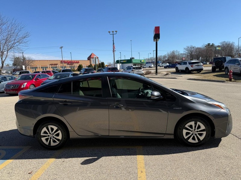 Toyota Prius Vehicle Image 08