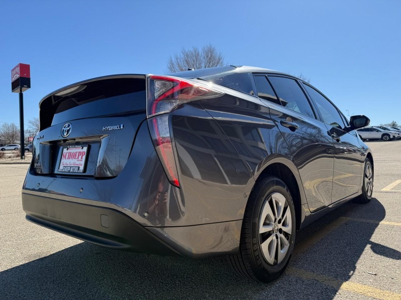 Toyota Prius Vehicle Image 10