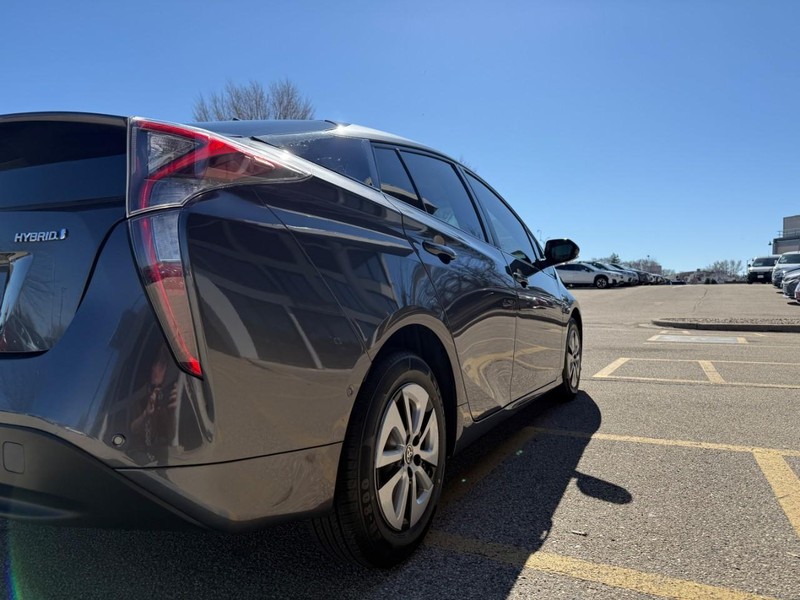 Toyota Prius Vehicle Image 11