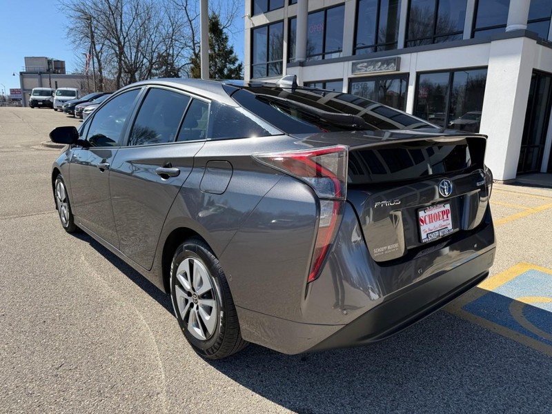 Toyota Prius Vehicle Image 13