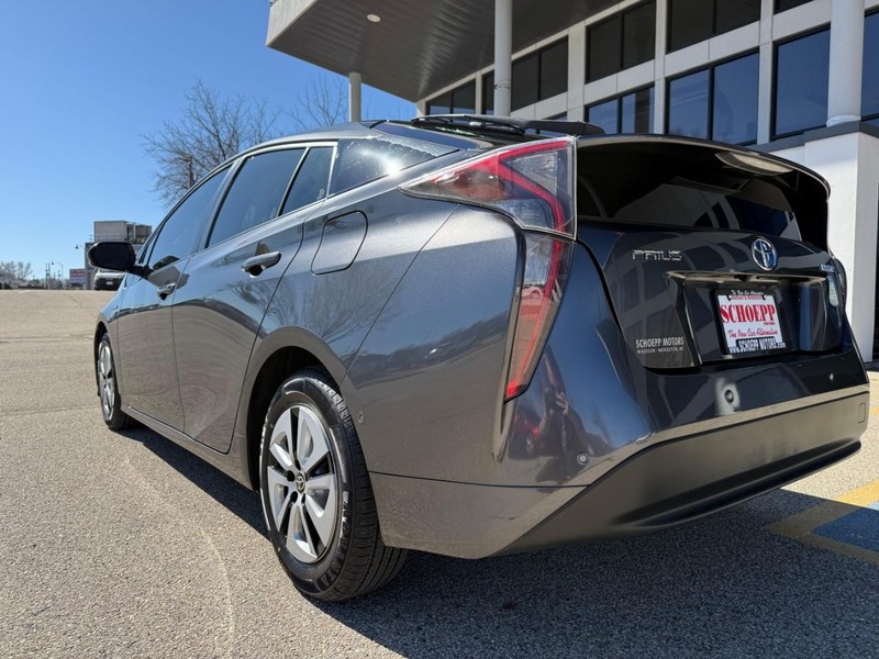 Toyota Prius Vehicle Image 14