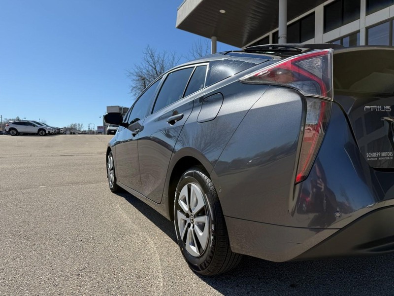 Toyota Prius Vehicle Image 15