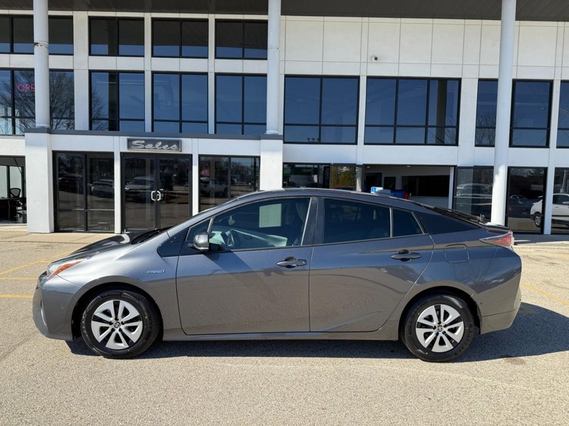 Toyota Prius Vehicle Image 16