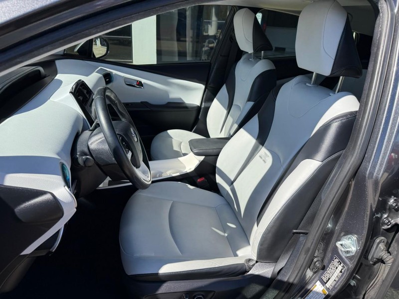 Toyota Prius Vehicle Image 17