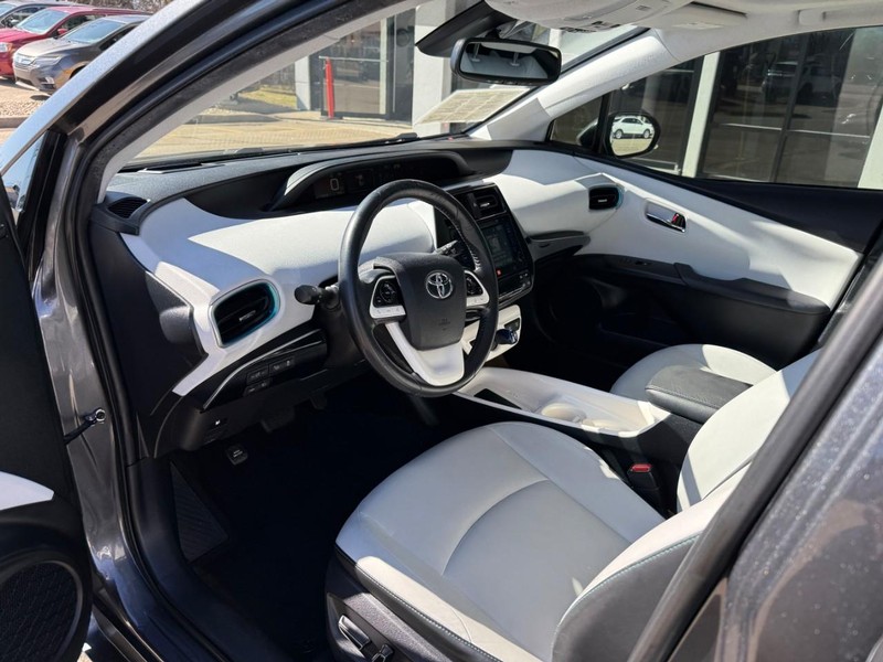 Toyota Prius Vehicle Image 18