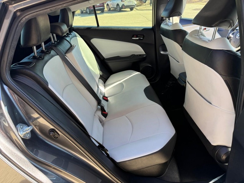 Toyota Prius Vehicle Image 23