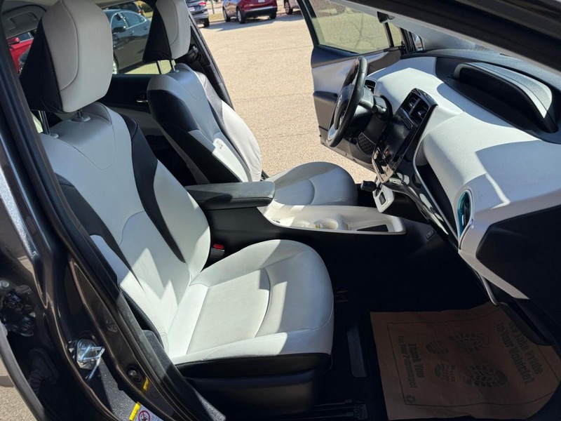 Toyota Prius Vehicle Image 25