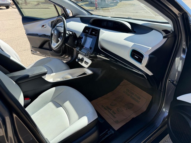 Toyota Prius Vehicle Image 26