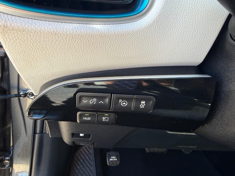 Toyota Prius Vehicle Image 27