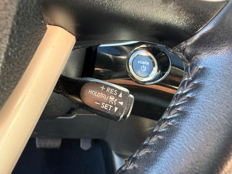 Toyota Prius Vehicle Image 32