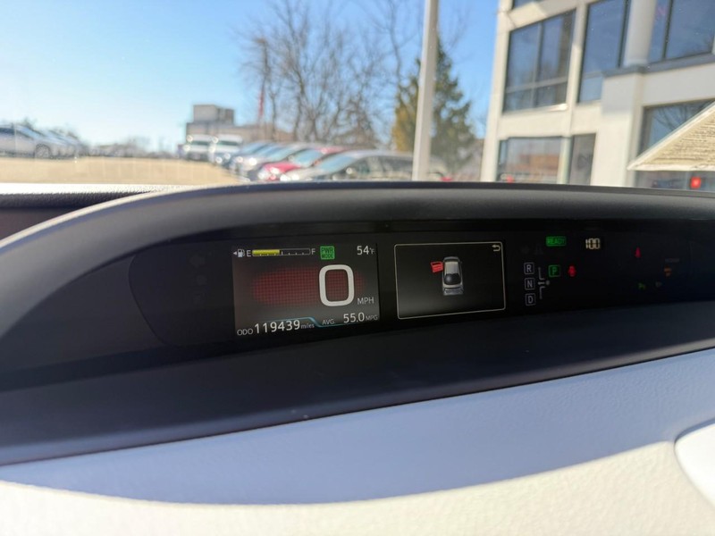 Toyota Prius Vehicle Image 34