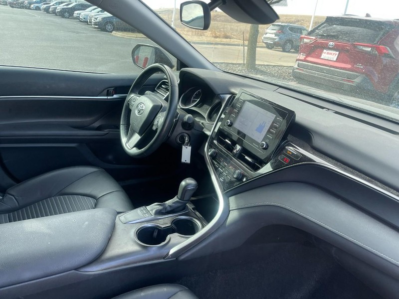 Toyota Camry Vehicle Image 02