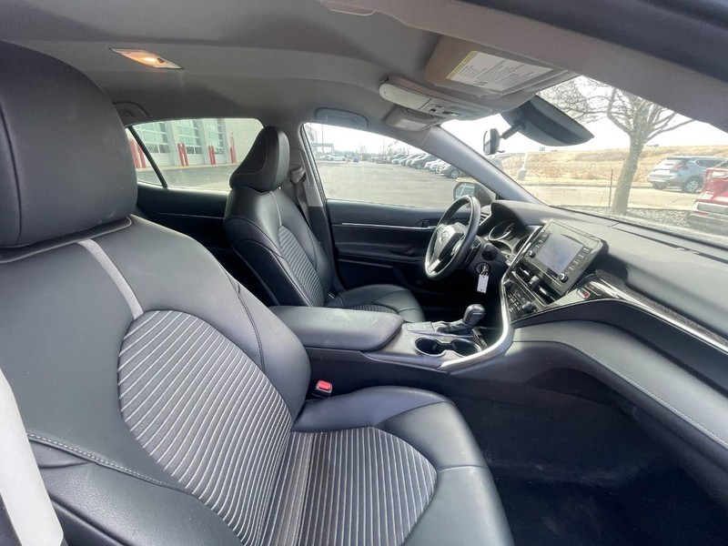 Toyota Camry Vehicle Image 03