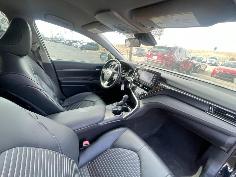 Toyota Camry Vehicle Image 04