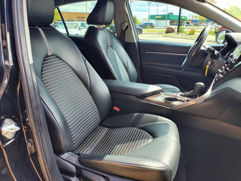 Toyota Camry Vehicle Image 12