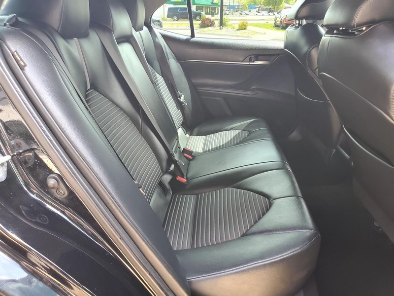 Toyota Camry Vehicle Image 13