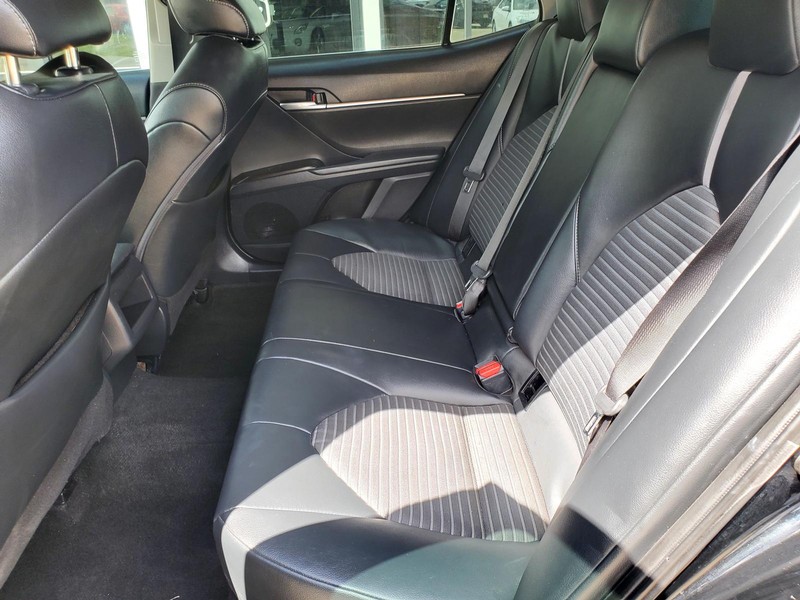Toyota Camry Vehicle Image 14