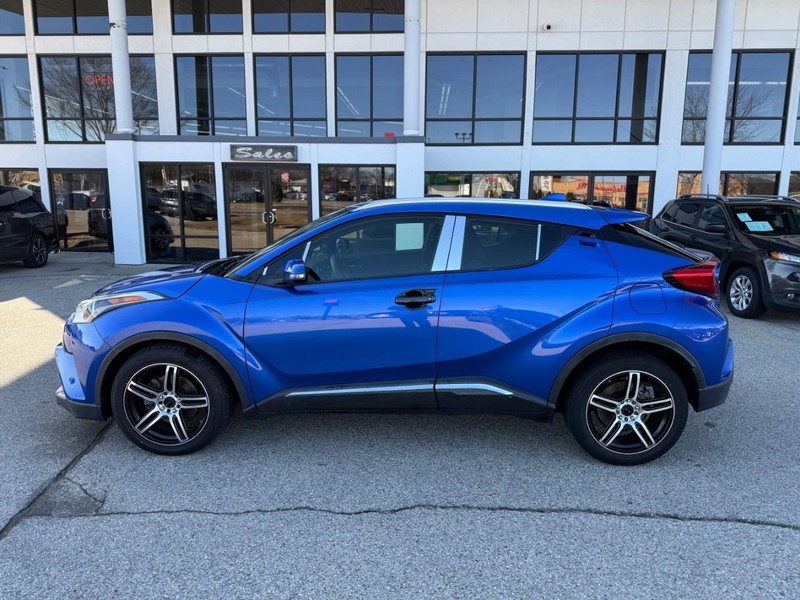Toyota C-HR Vehicle Image 08