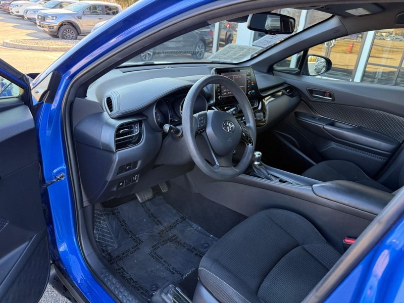 Toyota C-HR Vehicle Image 10