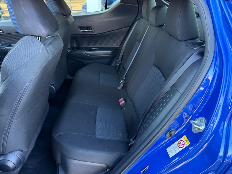 Toyota C-HR Vehicle Image 11