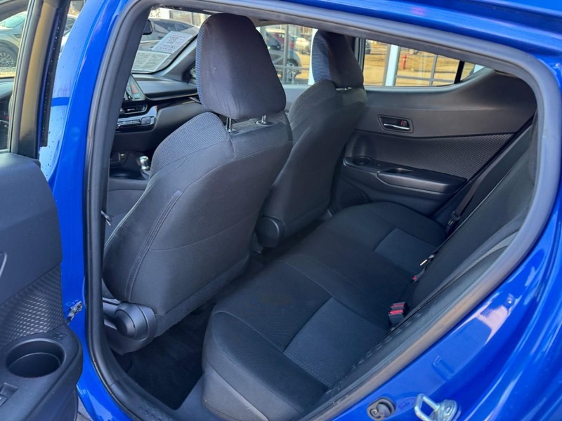 Toyota C-HR Vehicle Image 12