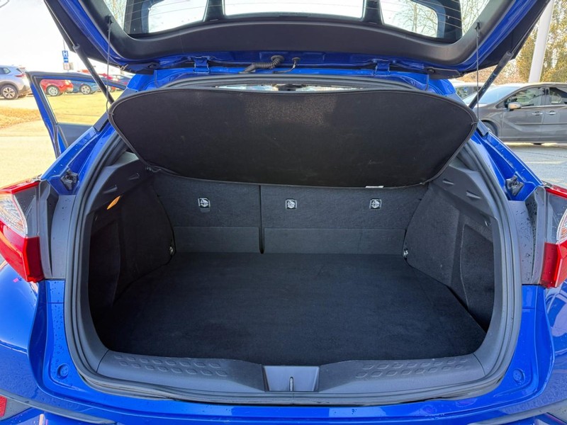 Toyota C-HR Vehicle Image 13