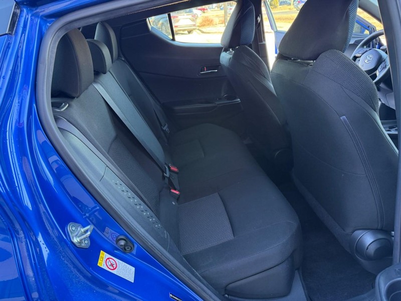 Toyota C-HR Vehicle Image 14