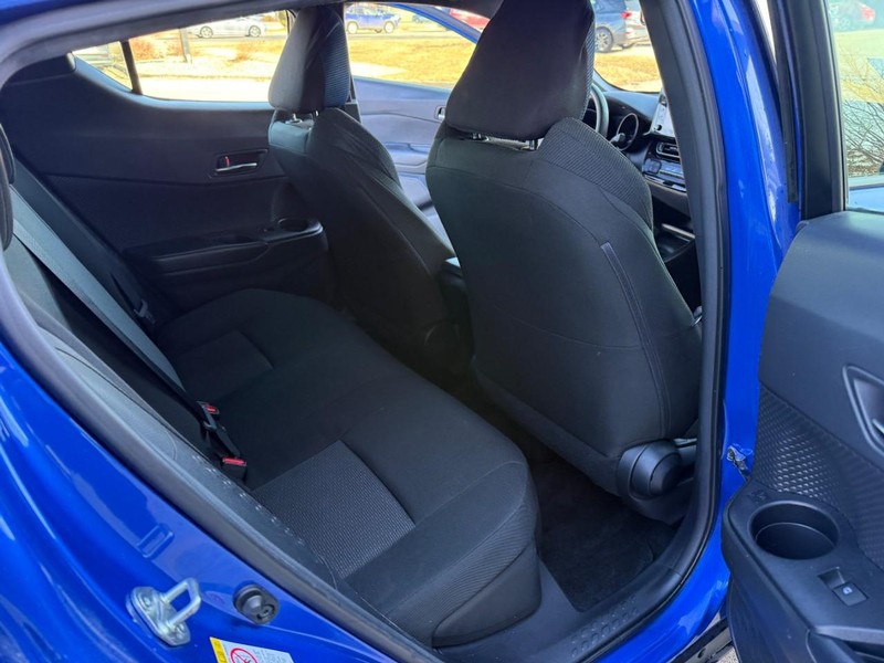 Toyota C-HR Vehicle Image 15