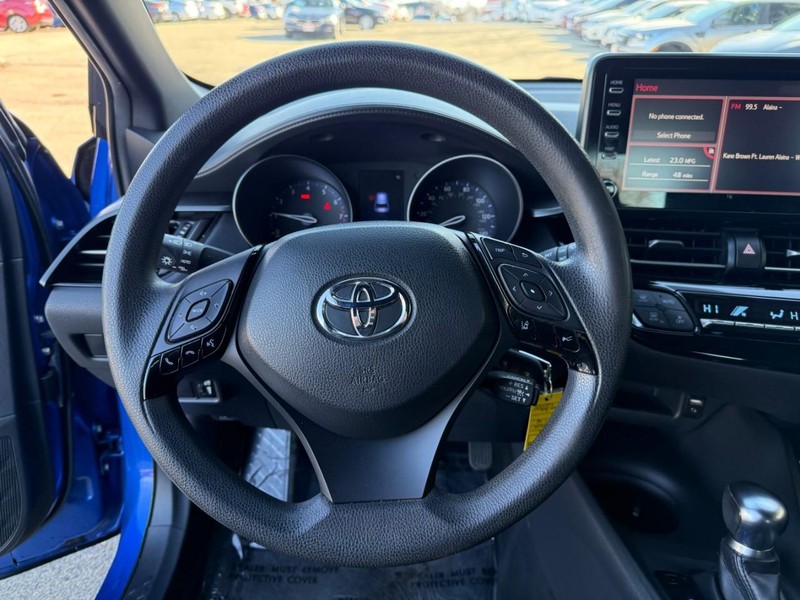 Toyota C-HR Vehicle Image 19