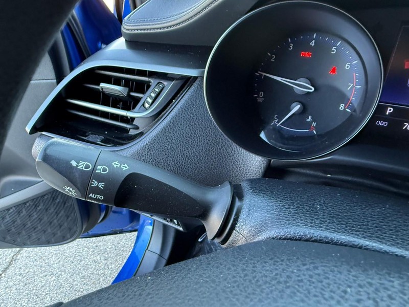 Toyota C-HR Vehicle Image 20