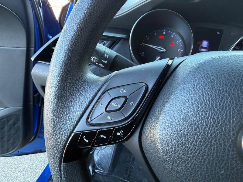 Toyota C-HR Vehicle Image 21