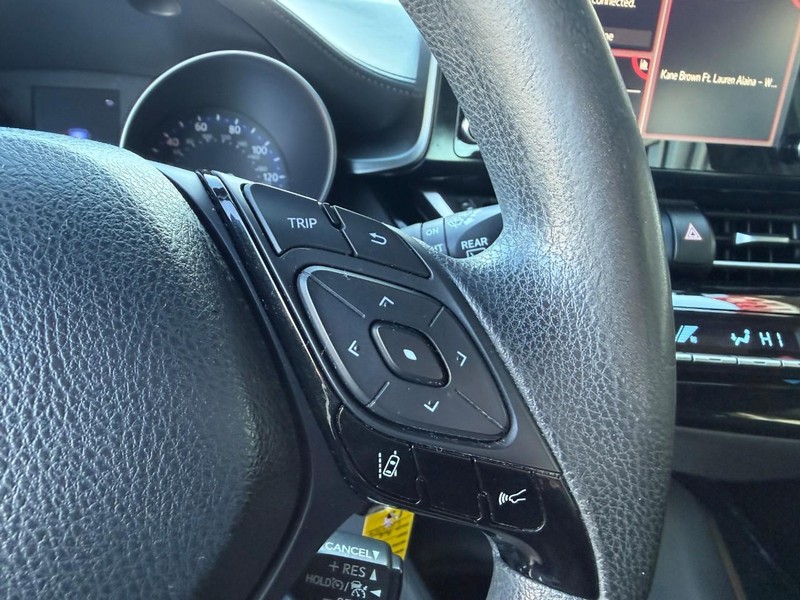 Toyota C-HR Vehicle Image 23